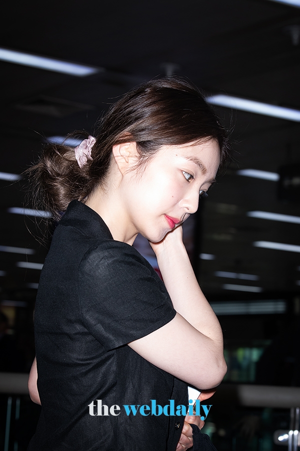 레드벨벳(RedVelvet) 아이린, 김포국제공항 출국 현장