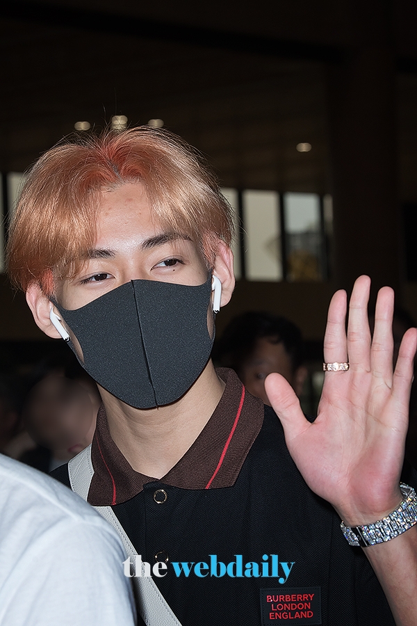 갓세븐(GOT7) 뱀뱀, 김포국제공항 출국 현장