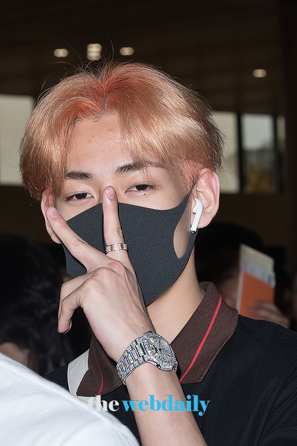 갓세븐(GOT7) 뱀뱀, 김포국제공항 출국 현장