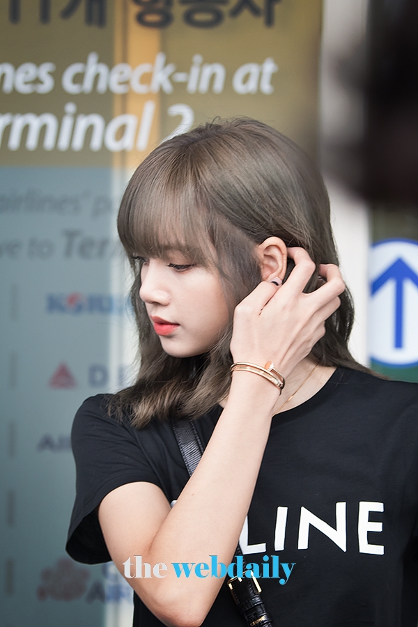 BLACKPINK(블랙핑크) 리사, 인천국제공항 출국 현장