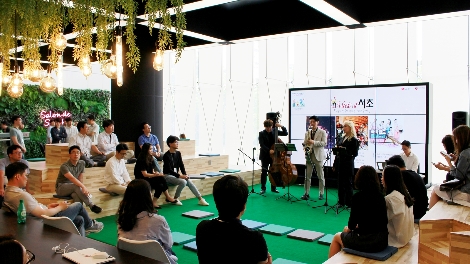 LG전자가 연 ‘살롱 드 서초(Salon de Seocho)’에서 재즈공연을 실시중인 모습. 사진=LG전자