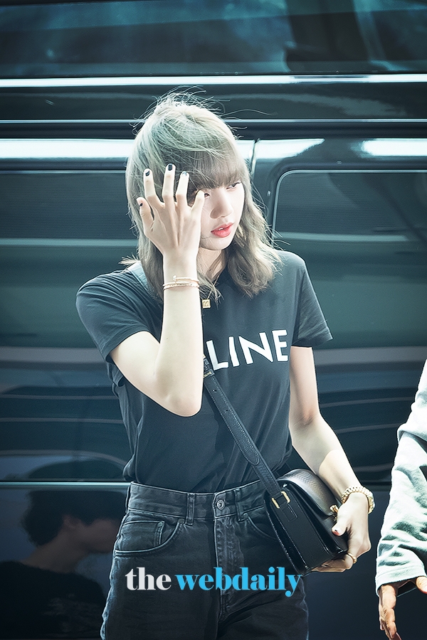 BLACKPINK(블랙핑크) 리사, 인천국제공항 출국 현장