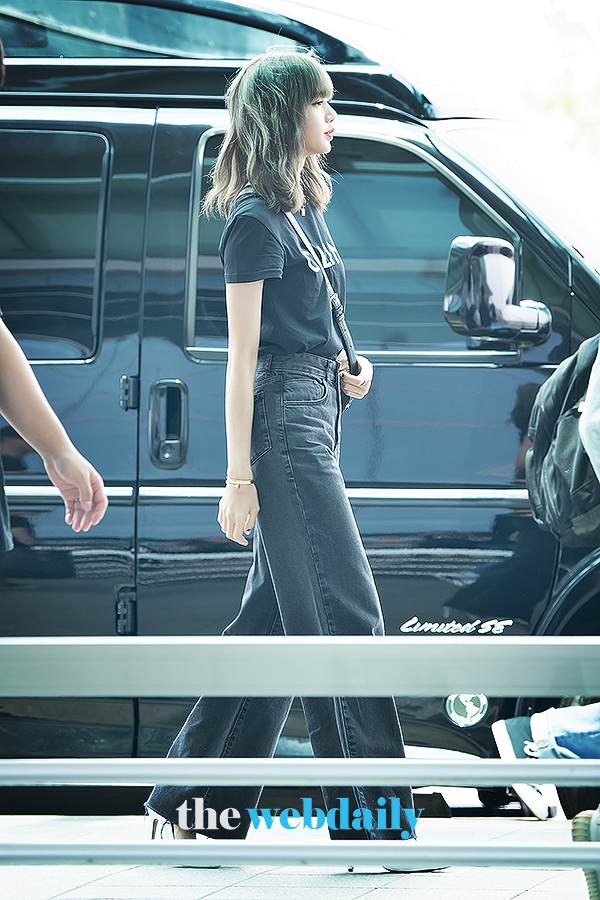 BLACKPINK(블랙핑크) 리사, 인천국제공항 출국 현장