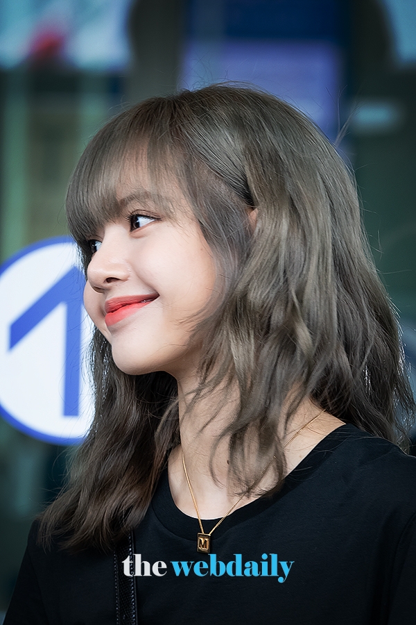 BLACKPINK(블랙핑크) 리사, 인천국제공항 출국 현장