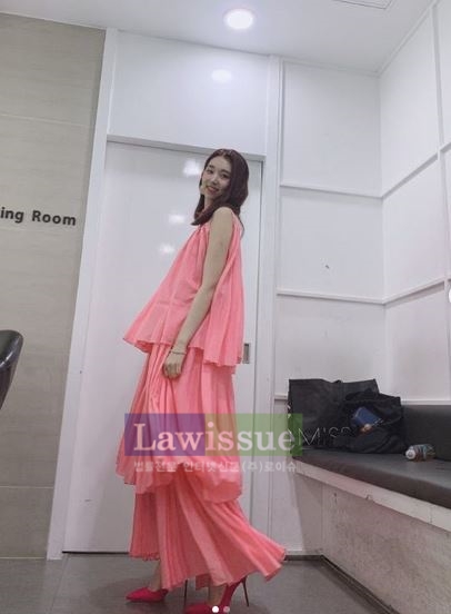 케이시, 새하얀피부 덤...블링블링 8등신라인 뽐내