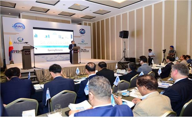 필리핀 개최 아시아물위원회 3차 총회 및 이사회에서 발표중인 이학수 한국수자원공사 사장.(사진=한국수자원공사)