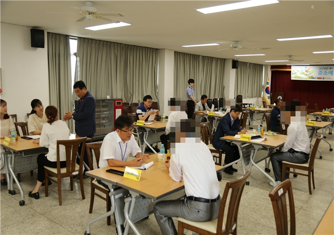 출소예정자를 상대로 면접을 보고 있다.(사진제공=대구교도소)