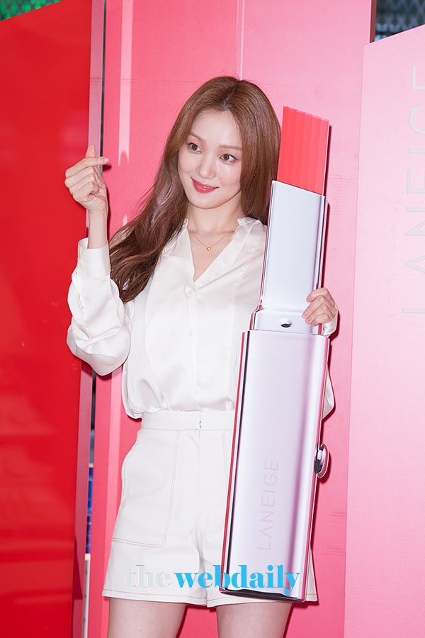 이성경, 라네즈 신제품 론칭 포토월 행사 현장