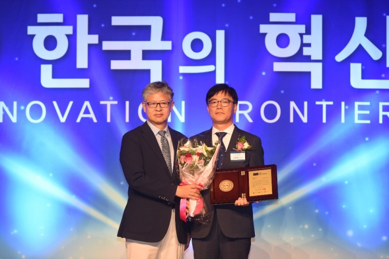 오른쪽 한국가스공사 김환용 전략기획본부장 직무대리. (사진=한국가스공사)