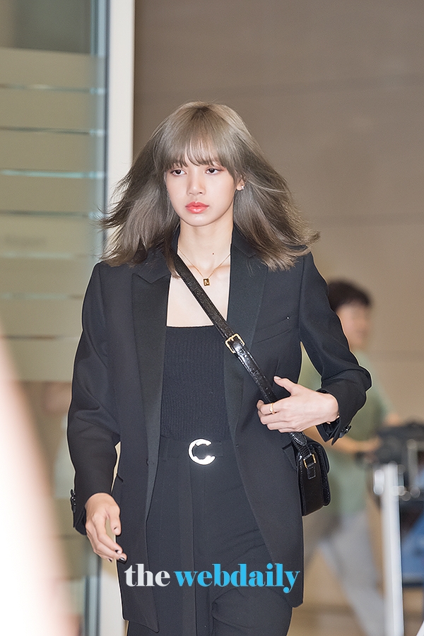 BLACKPINK(블랙핑크) 리사, 인천국제공항 출국 현장