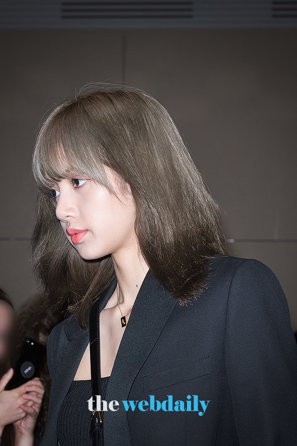 BLACKPINK(블랙핑크) 리사, 인천국제공항 출국 현장
