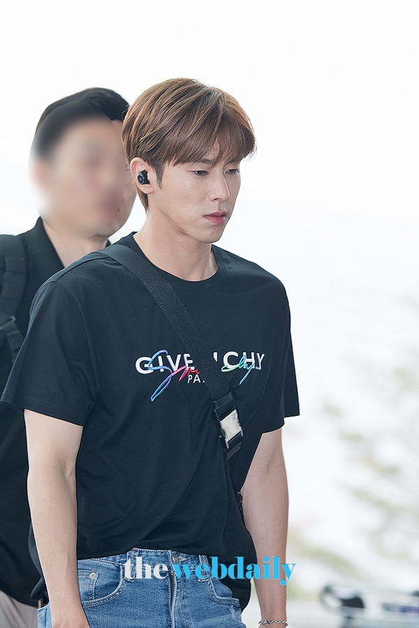 동방신기(TVXQ) 유노윤호, 인천국제공항 출국 현장