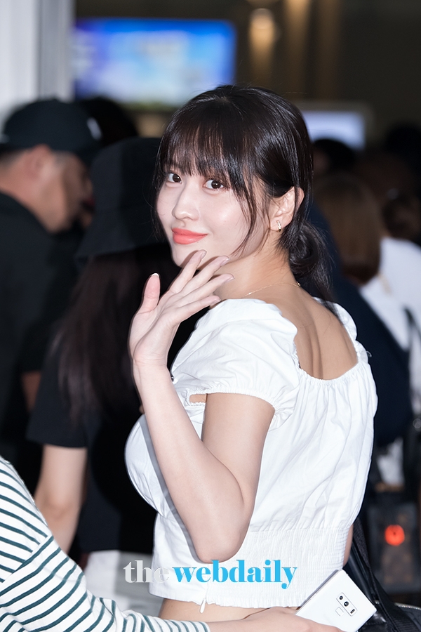 TWICE(트와이스) 모모, 인천국제공항 출국 현장