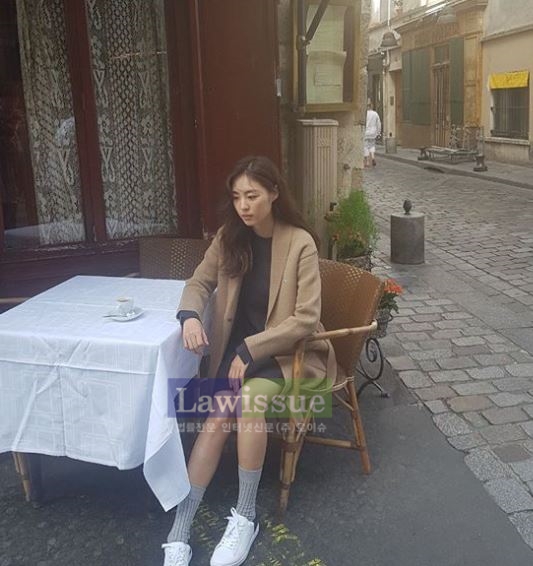 이연희, 앉아도 돋보이는 각선미...그저 부러울 뿐