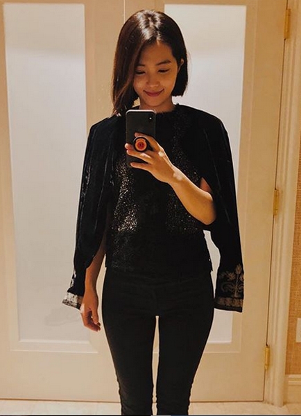 ‘강지영’이 이날 하루 만인의 이목을 사로 잡는다 / 출처 에스엔에스