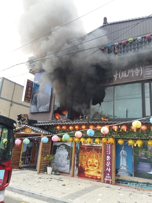 사찰 법당 내에서 화재가 발생.(사진제공=부산경찰청)