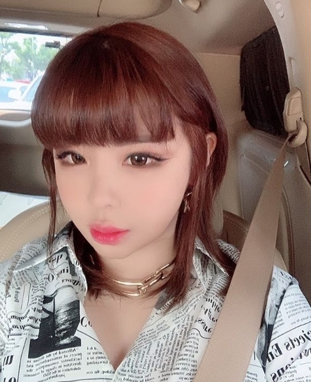 박봄, 더 예뻐졌네...뽀얗고 작은 얼굴