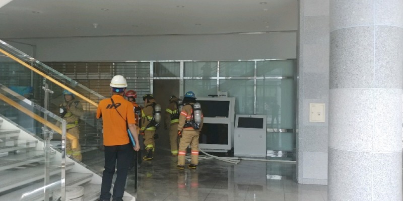 대학 로봇공학관 교수연구실 화재현장.(사진제공=부산경찰청)