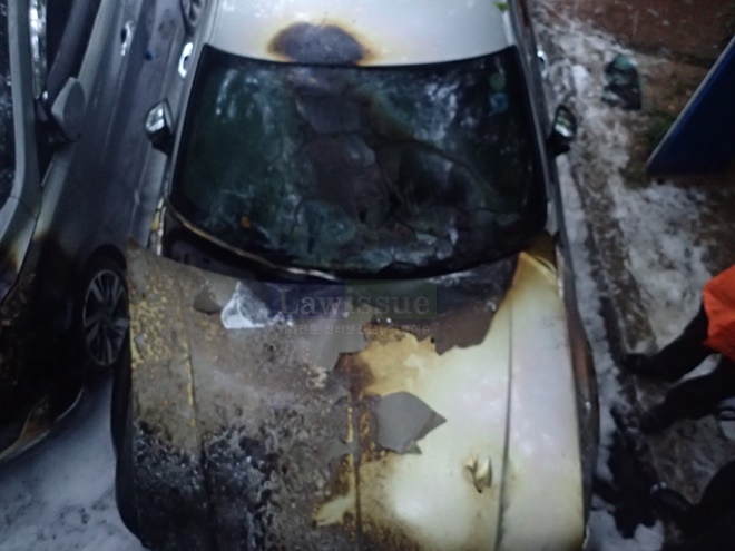 크라이슬러 차량 화재.(사진제공=부산북부소방서)