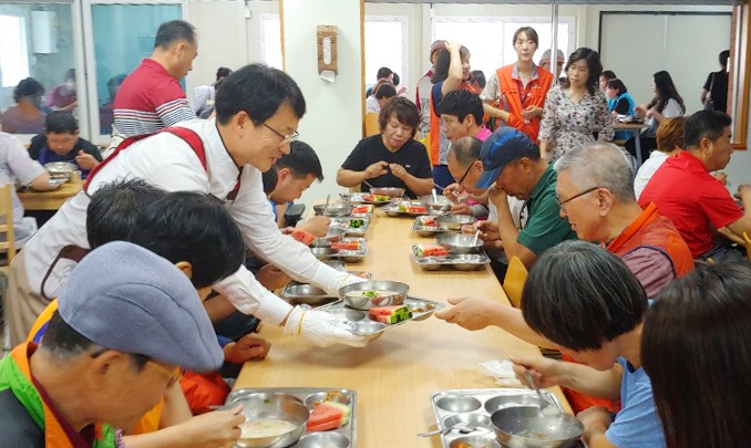 BNK경남은행 "삼계탕 맛있게 드시고 무더위 이겨내세요"