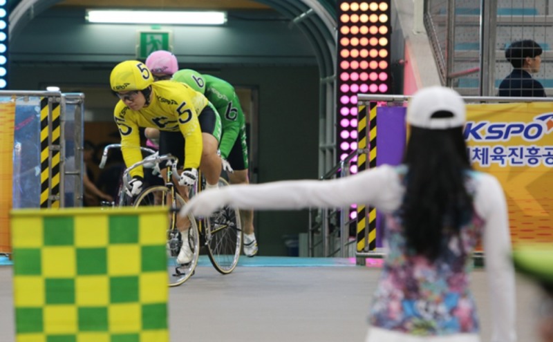 경륜 선수들의 모습. (사진=국민체육진흥공단)