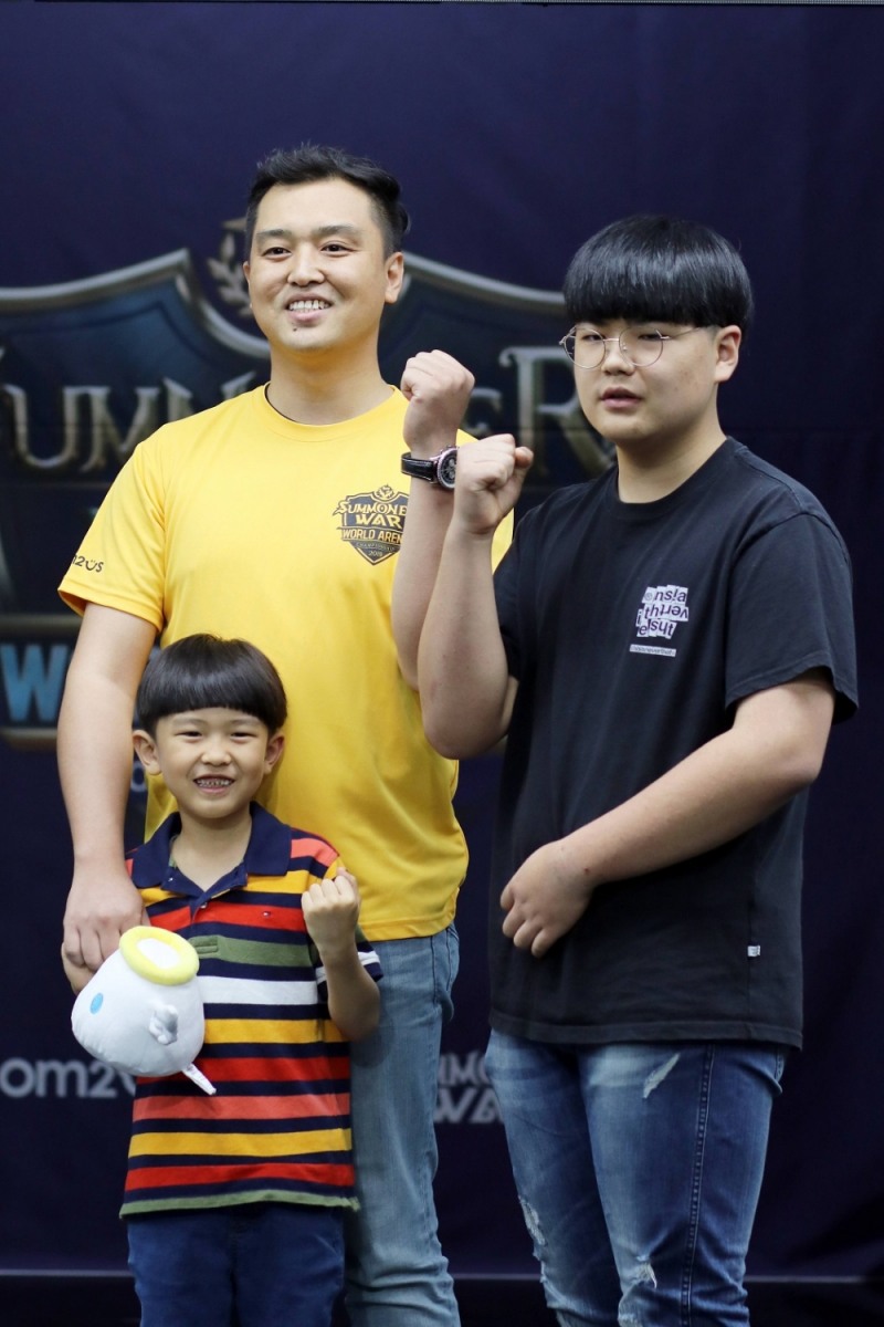 ‘SWC 2019’ 한국예선, ‘서머너즈 워’ e스포츠 함께 즐기는 아빠와 아들 화제