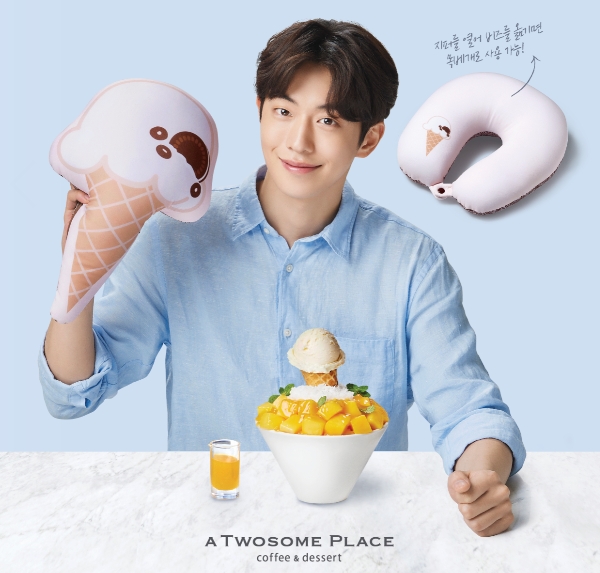 투썸플레이스, 여행 필수템 ‘아이스크림 쿠션 목베개’ 선봬