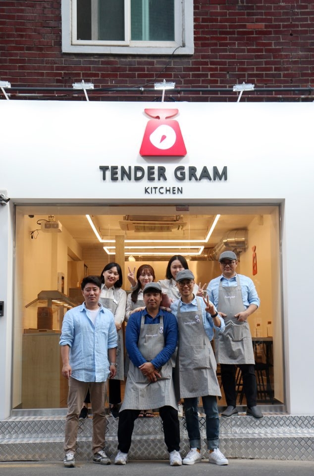 에프앤에스유통, 국내 최초 무인뷔페형 치킨전문점 ‘텐더그램’ 론칭