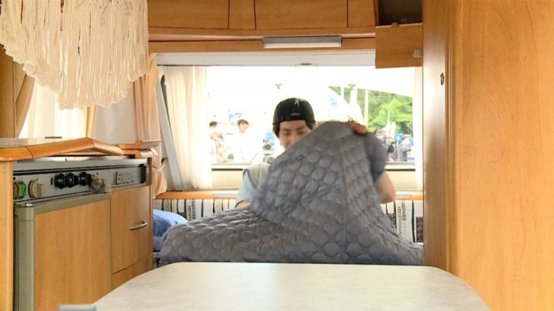 이브자리, 서핑하우스 출연진 잠자리 책임진다