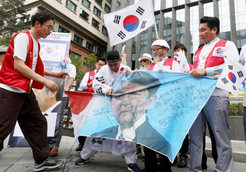 日 화이트국가 韓 제외 의견수렴에 '대부분 찬성'…NHK "다음달 제외 예정 전망"