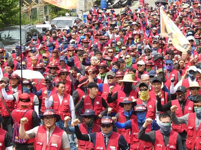 5개 분회(도장, 배관, 용접, 비계, 여성) 조합원 2500여명이 부분파업을 벌이고 있다.(사진제공=전국플랜트건설노조울산지부)