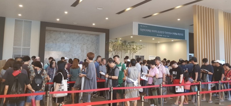 다산신도시 자연앤푸르지오 견본주택 내부.