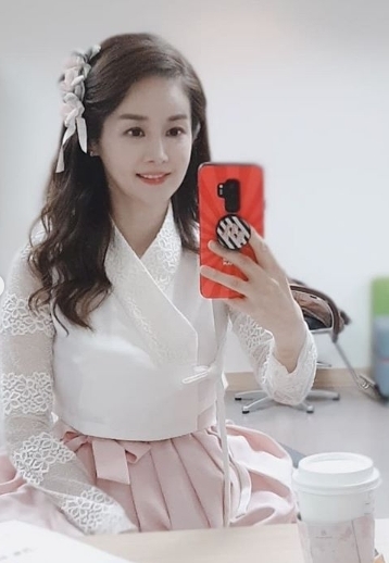 김가연, 단아한 미소...나이 찾아볼 수 없는 화사함