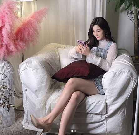 율희, 깡마른 다리라인...애 엄마 각선미 맞나