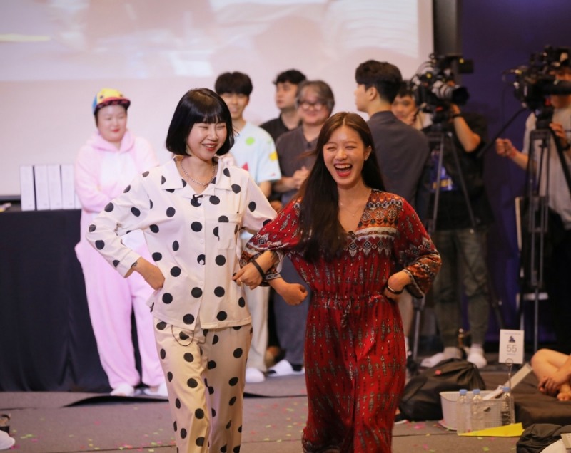 바디럽 ‘잠 안자기 대회’ 진행…최후 16인이 버텼다