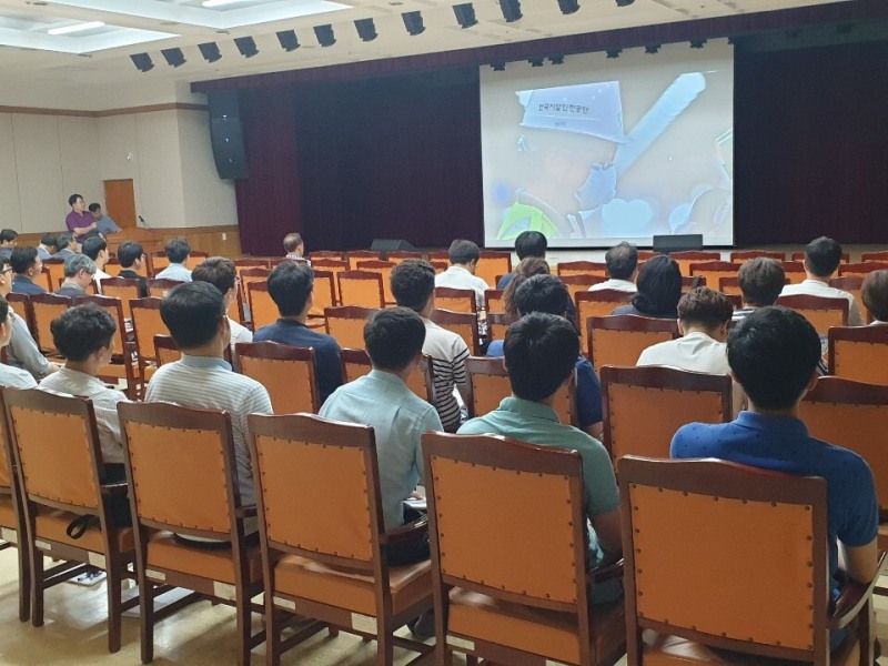 한국시설안전공단(이사장 박영수)은 지난 8일, 물 재해 예방 및 물 복지실현의 일환으로 부산·김해지역 상수도 관리자들을 대상으로 안전관리 교육을 실시했다.(사진=한국시설안전공단)