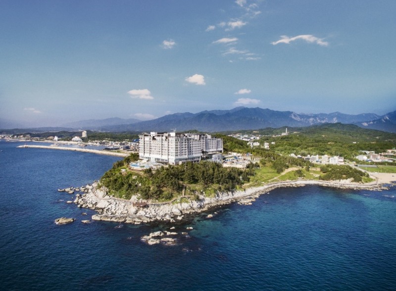 롯데리조트 한국걸스카우트와 함께한 플로깅 캠페인 이미지. (사진=호텔롯데)