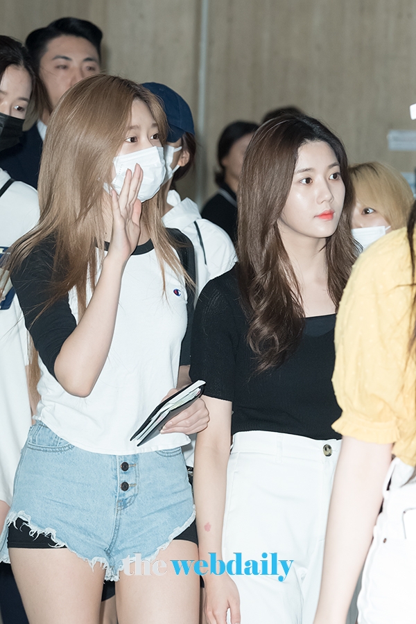 아이즈원(IZONE) 김민주-권은비, 김포국제공항 입국 현장
