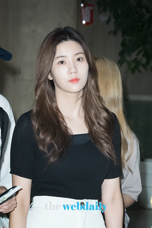 아이즈원(IZONE) 권은비, 김포국제공항 입국 현장