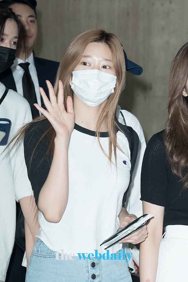 아이즈원(IZONE) 김민주, 김포국제공항 입국 현장