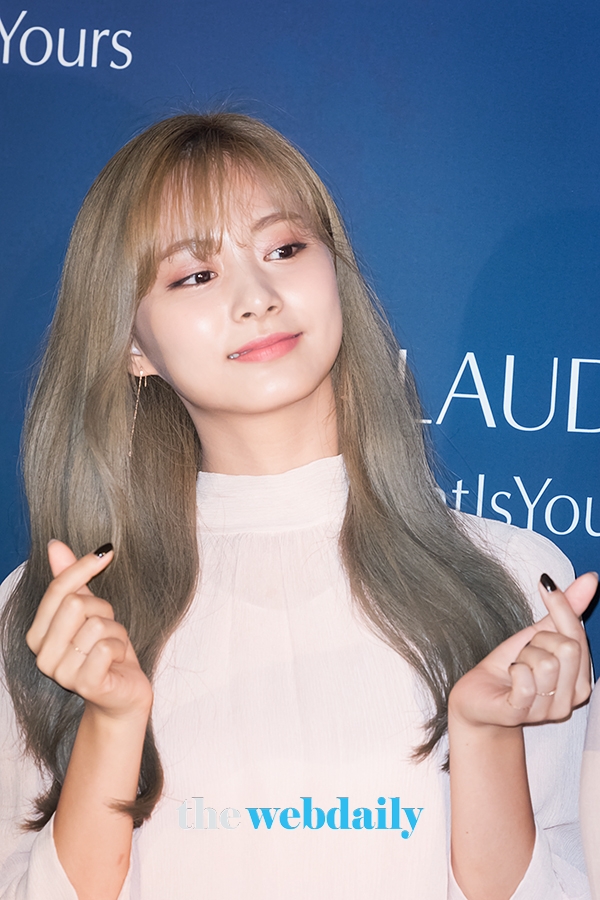 TWICE(트와이스) 쯔위, 에스티로더 신상품 포토월 현장