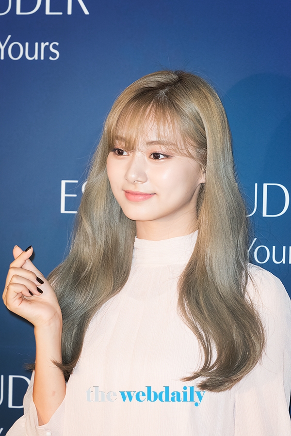 TWICE(트와이스) 쯔위, 에스티로더 신상품 포토월 현장
