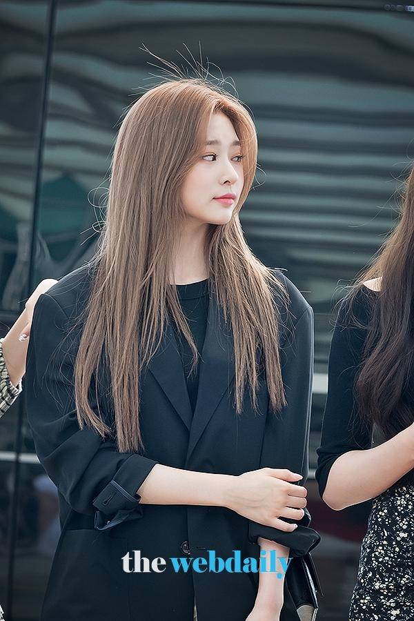 아이즈원(IZONE) 김민주, 인천국제공항 출국 현장