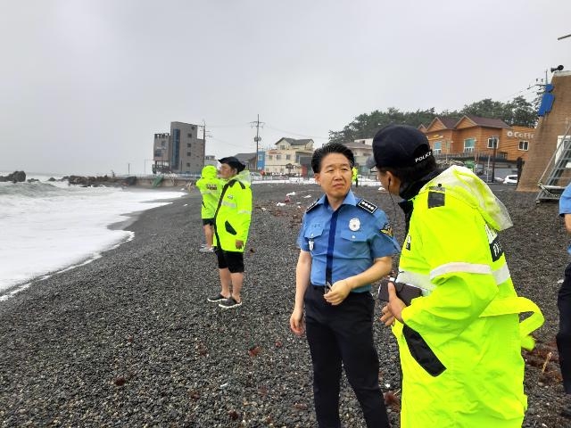 임명길 서장이 실종자 찾기에 나서고 있다.(사진제공=울산해울산해양경찰서)