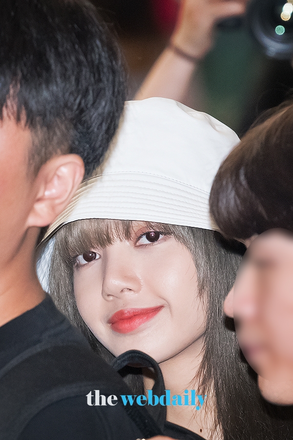 BLACKPINK(블랙핑크) 리사, 김포국제공항 출국 현장