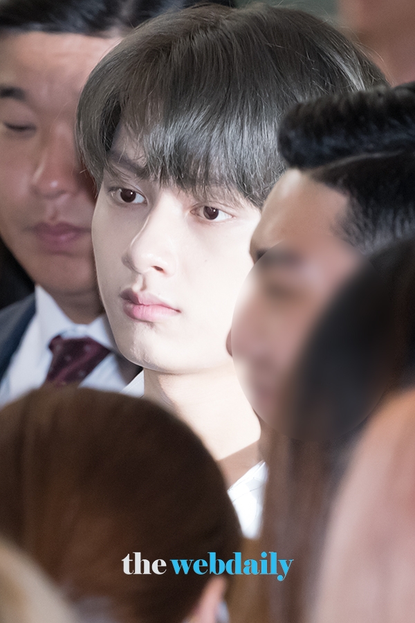 세븐틴(Seventeen) 준, 김포국제공항 출국 현장
