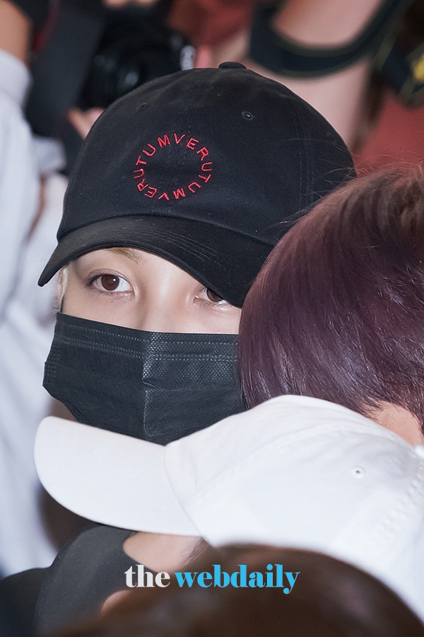 세븐틴(Seventeen) 정한, 김포국제공항 출국 현장