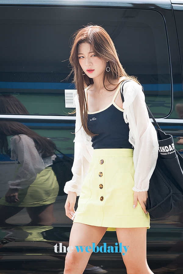 프로미스나인(fromis_9) 이채영, 인천국제공항 출국 현장