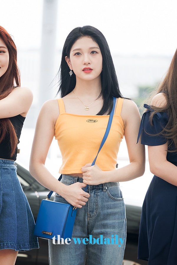 프로미스나인(fromis_9) 이서연, 인천국제공항 출국 현장