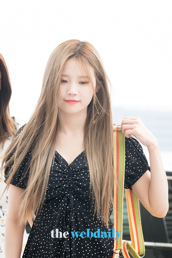 프로미스나인(fromis_9) 송하영, 인천국제공항 출국 현장
